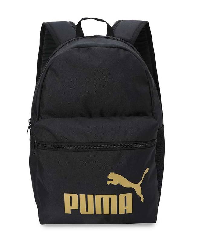 Mochila Puma Phase de 22 litros en negro con logo dorado
